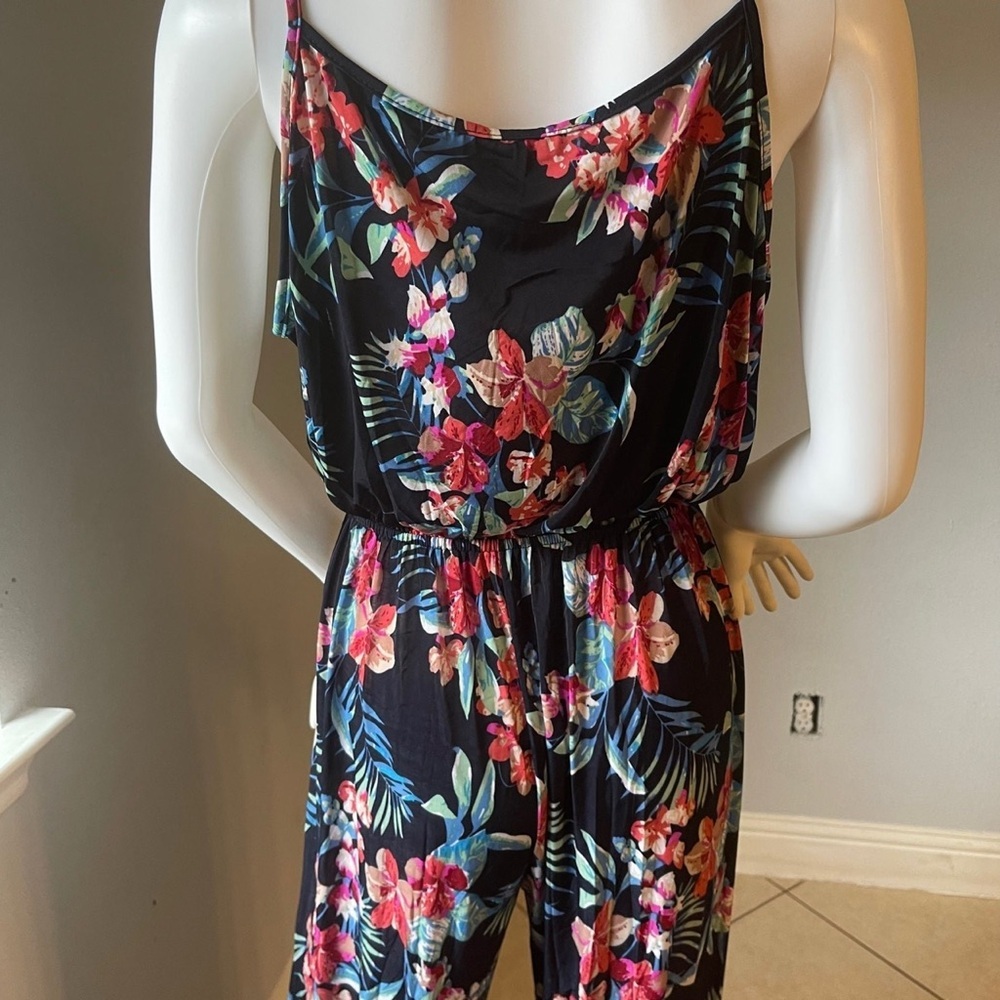Dark Navy New Women’s Floral Tropical Jumpsuit size
XL
For Size 14
New - Picture 6 of 9